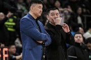 杨鸣：杜锋一直肩扛压力顶着球队前进，每个教练员都值得尊重