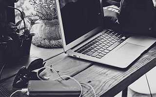 逢伯恩利便5比0！曼城痛饮“红酒”，马赫雷斯独开3瓶